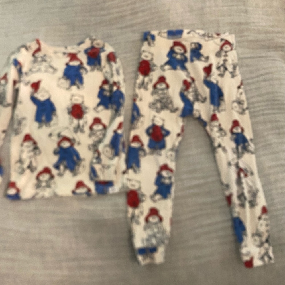 Adorable 4T Paddington PJs - Picture 8 of 10
